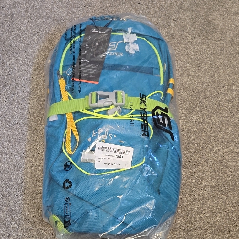 Skysper Blue and Green Day Trip Bag Kids 12L - Picture 5 of 8